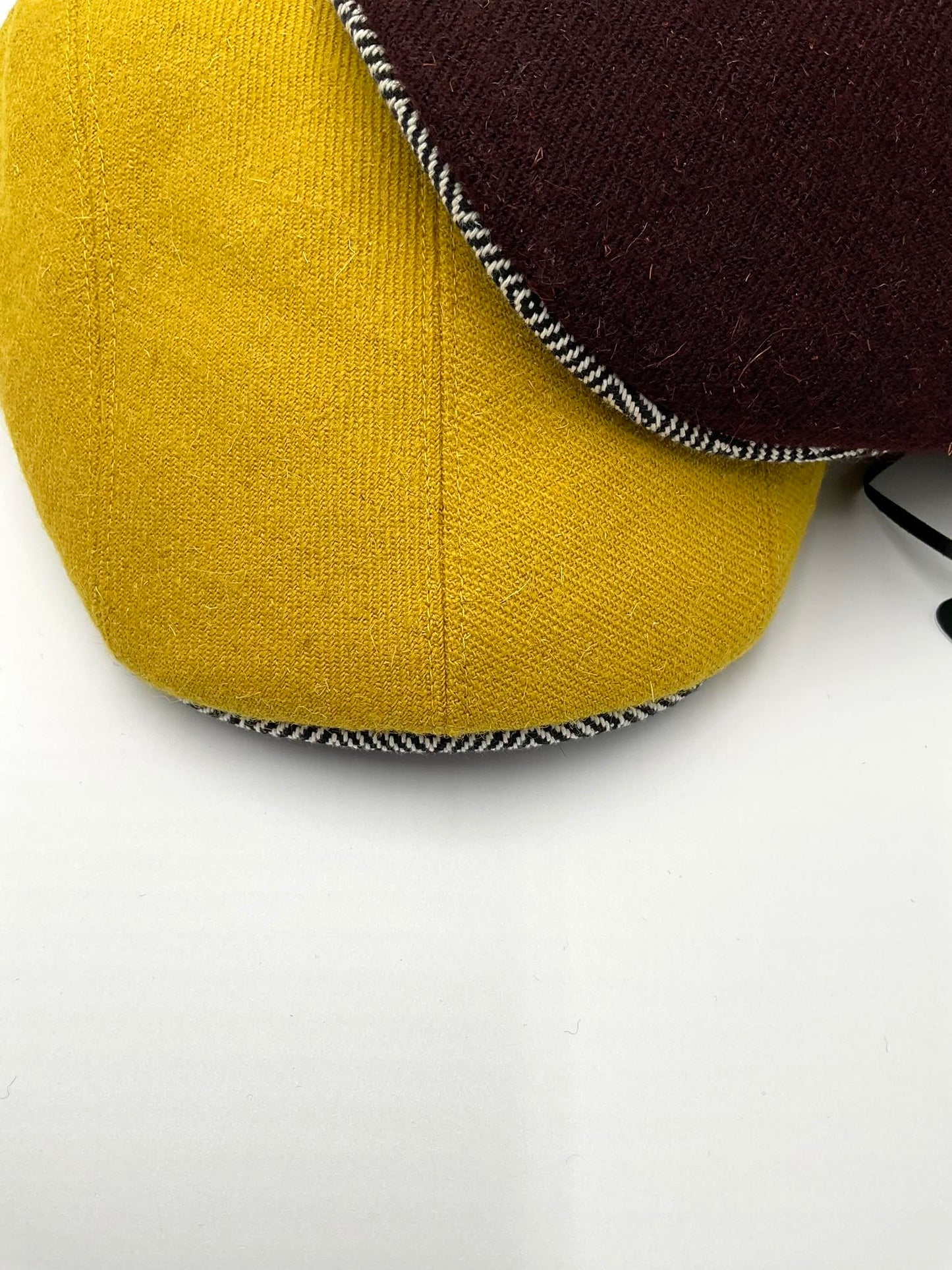 Duck Cap Orbace tinta unita e visiera contrasto