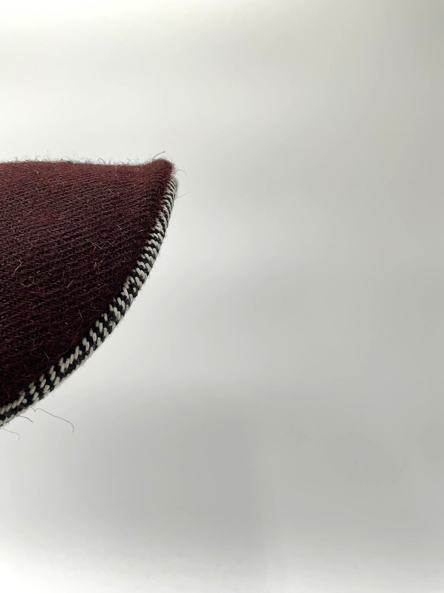 Duck Cap Orbace tinta unita e visiera contrasto